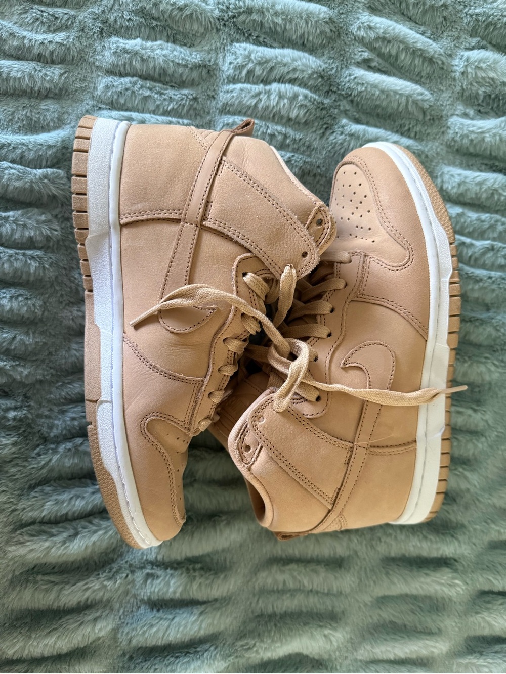 Tan Nike Dunk size 6 refurbished 🧡